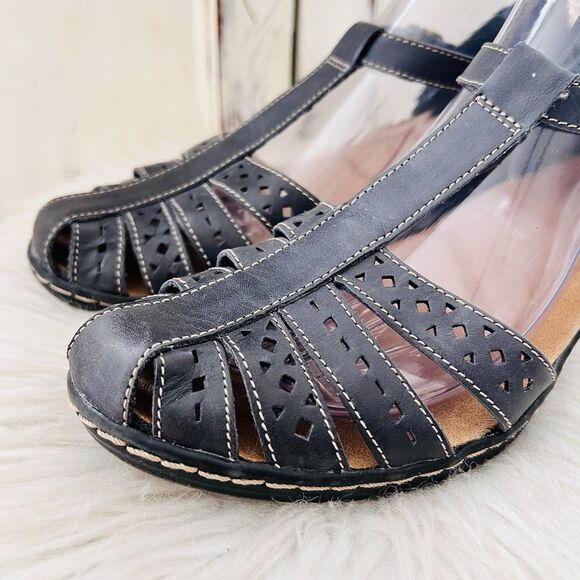 Clarks Wendy River Black Leather Laser Cut Strappy Low Heeled Sandals - Size 9M - Picture 2 of 7